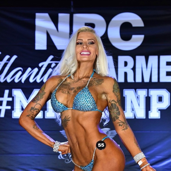 Competition bikini - Picture 3 of 3